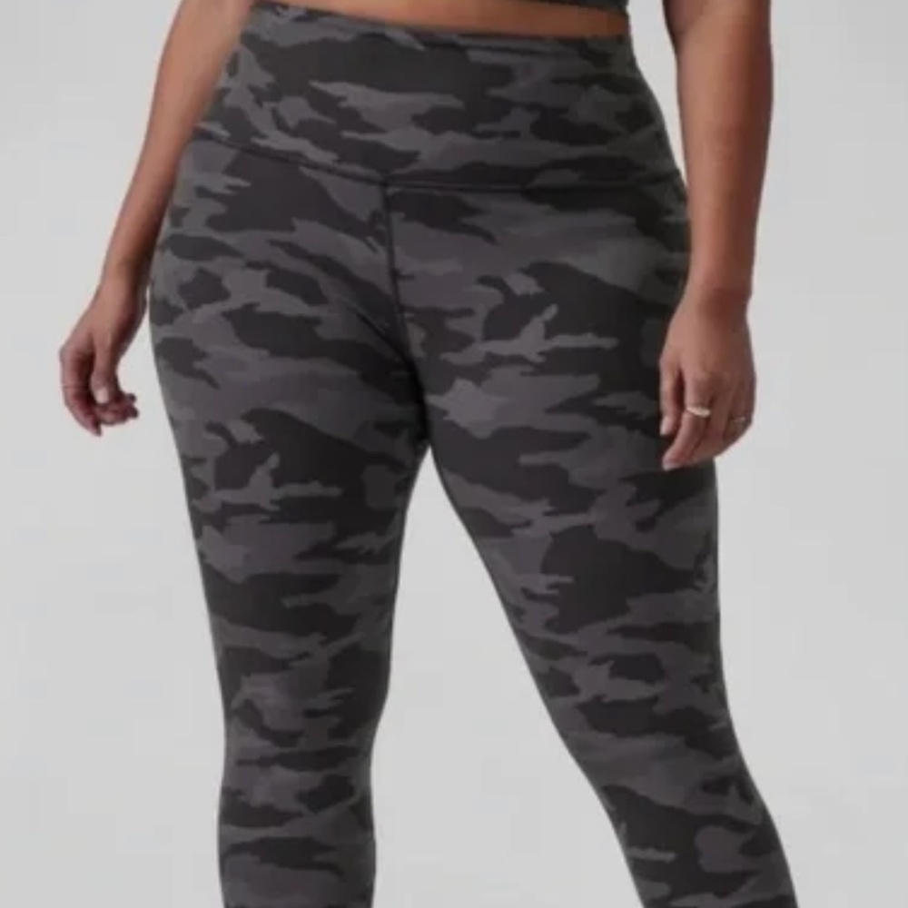 Athleta Elation High Waisted Black Camo 7/8 tight, size 3x EUC